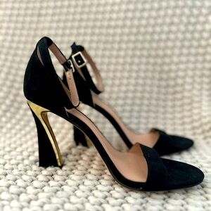 NWOT JLo Black and gold block heels